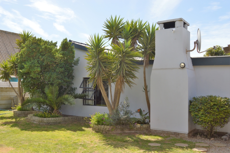 4 Bedroom Property for Sale in Britannia Bay Western Cape